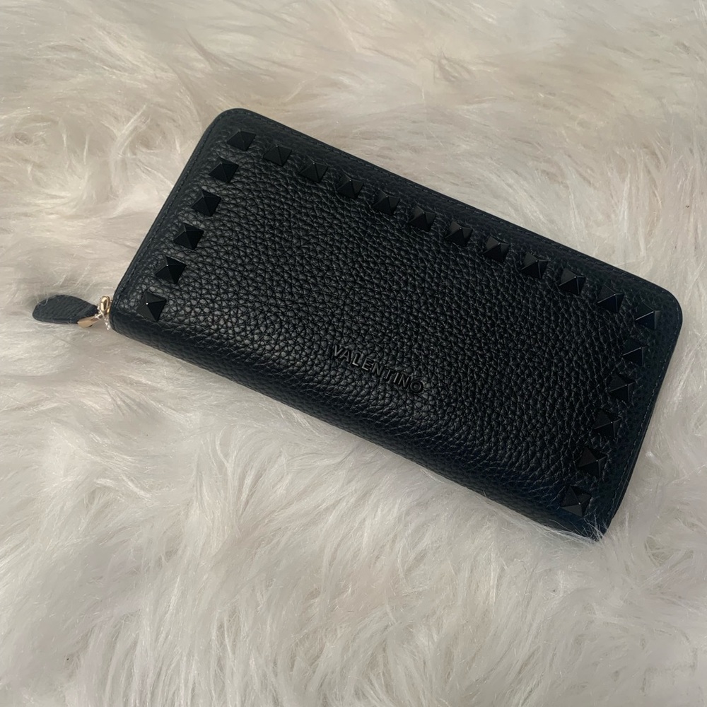 #38303 Valentino NWOT wallet